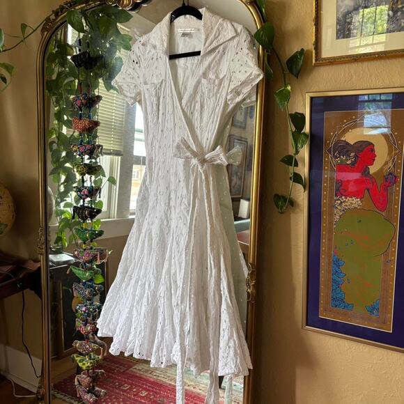 Diane von Furstenberg White Eyelet Wrap Dress 6 Cotton Collared Designer - Picture 3 of 8
